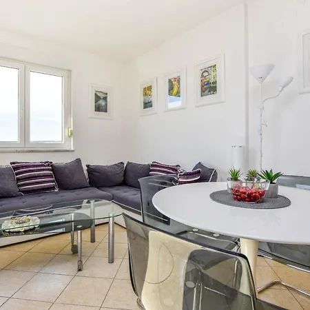 Nelly Apartment